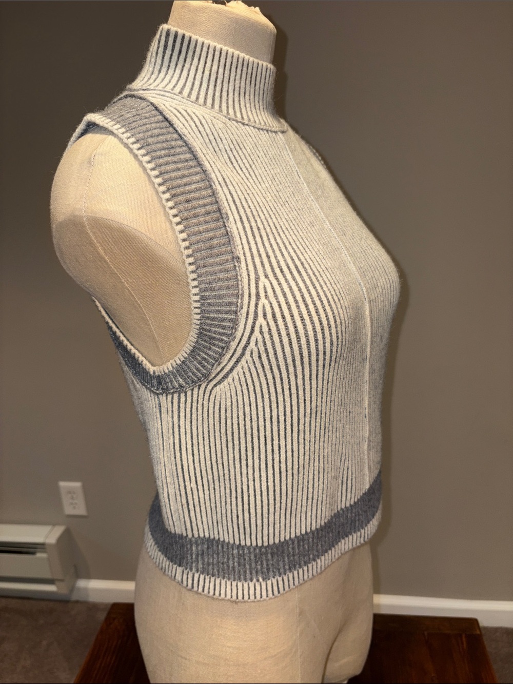 NWT Pilcro Ribbed Crop Sweater Tank Size XS - Picture 4 of 11